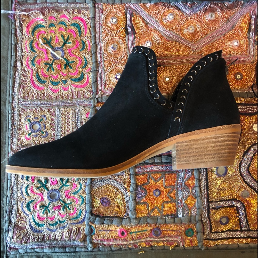 Vince camuto never worn shoes.